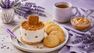 1 Lotus Biscoff Mini Cheesecake & 1 Peanut Butter Chocolate Tub Combo