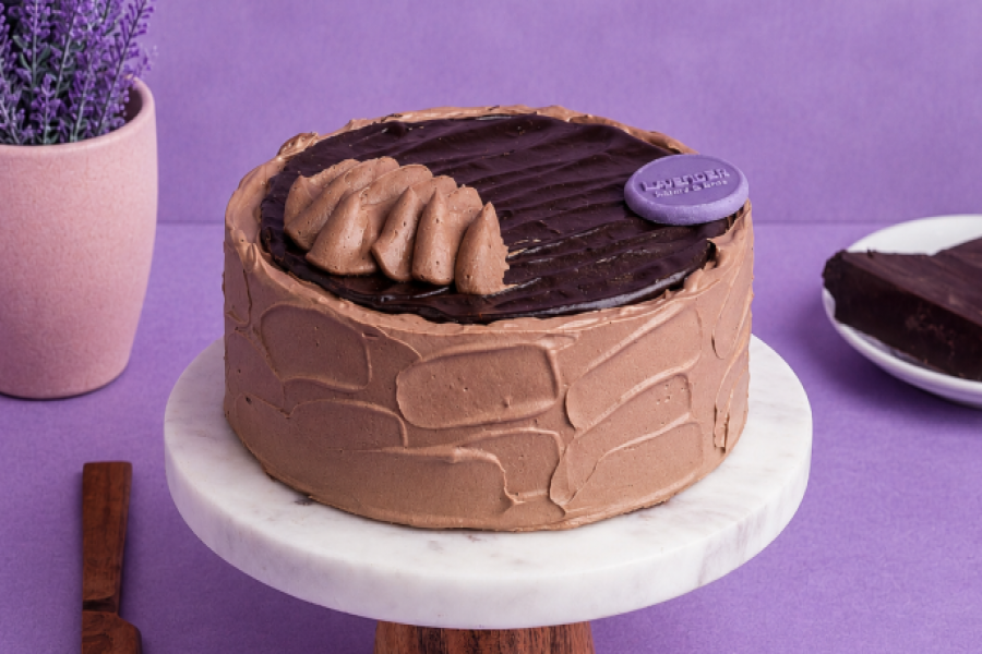 Chocolate Swiss Cake with soft chocolate sponge, creamy chocolate layers, rich frosting, and a glossy chocolate topping.